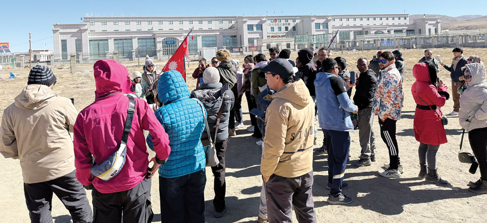 रोकिएन अन्नपूर्ण र मुस्ताङमा पर्यटकको लर्को , होटल व्यवसायी भन्दछन् ‘यति धेरै पर्यटक आउलान् भनेर कल्पना गरेका थिएनौँ’